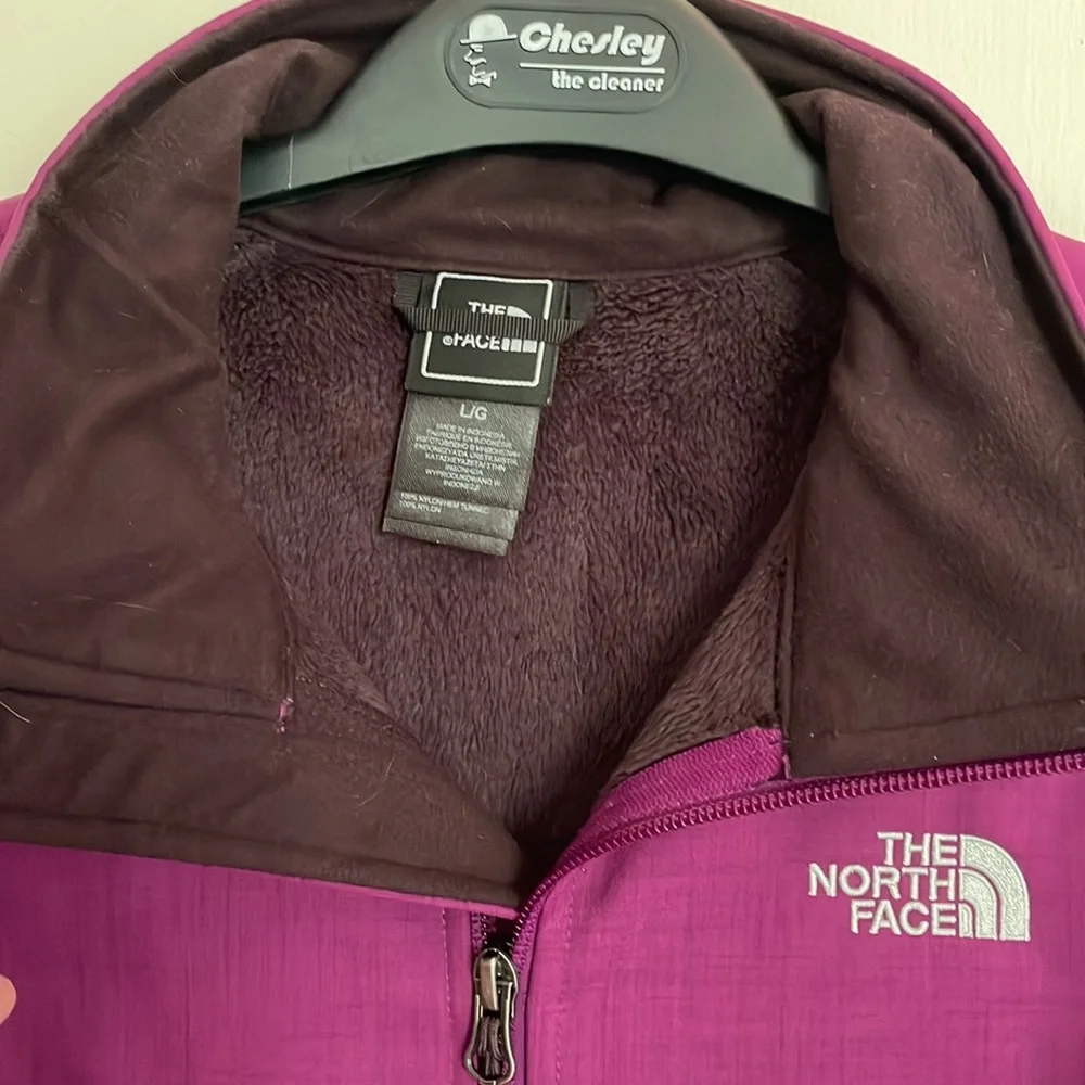 Dark magenta North Face coat - Picture 2 of 3